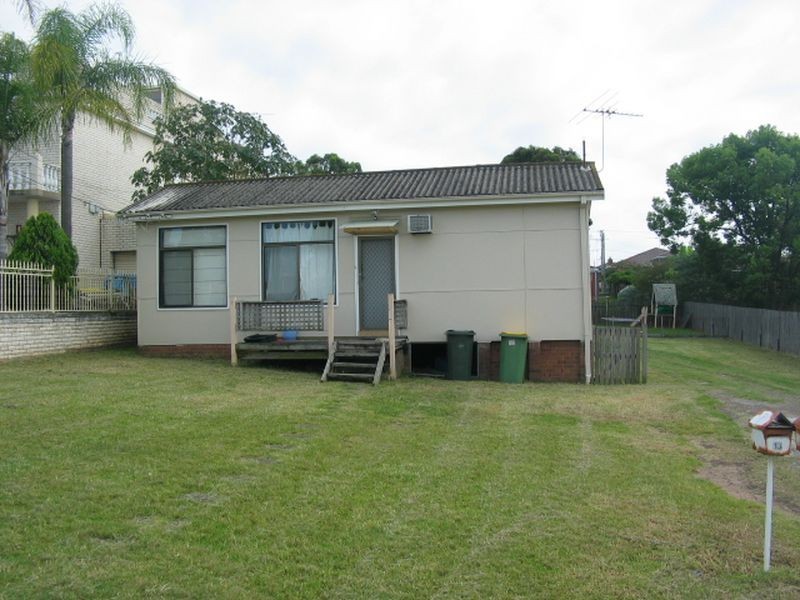 13 Charles Street, Smithfield NSW 2164