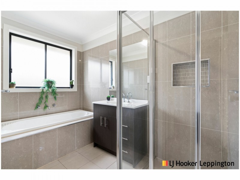 11 Peck Close, Oran Park NSW 2570