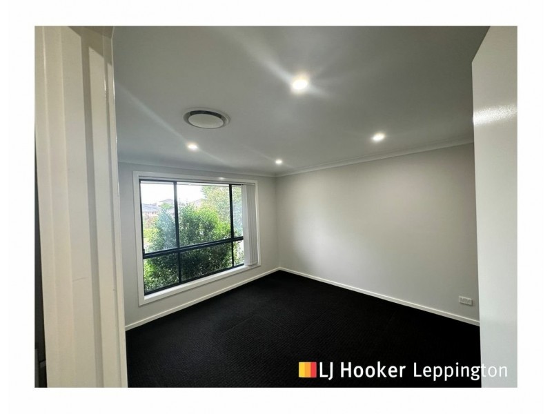 11 Peck Close, Oran Park NSW 2570