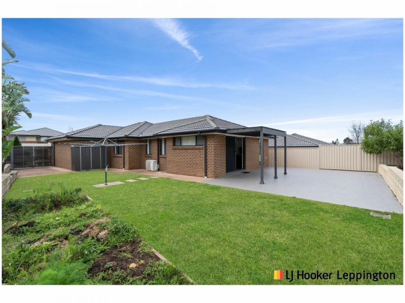 11 Peck Close, Oran Park NSW 2570