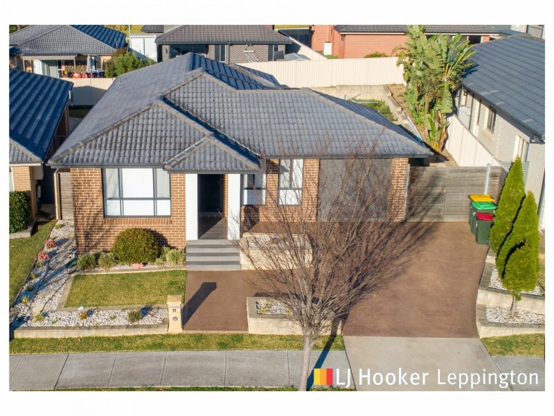 11 Peck Close, Oran Park NSW 2570