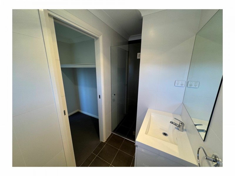 16b Harvey Street, Oran Park NSW 2570