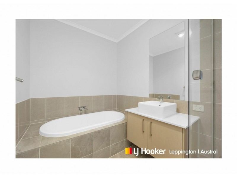 44 Mulvihill Crescent, Denham Court NSW 2565