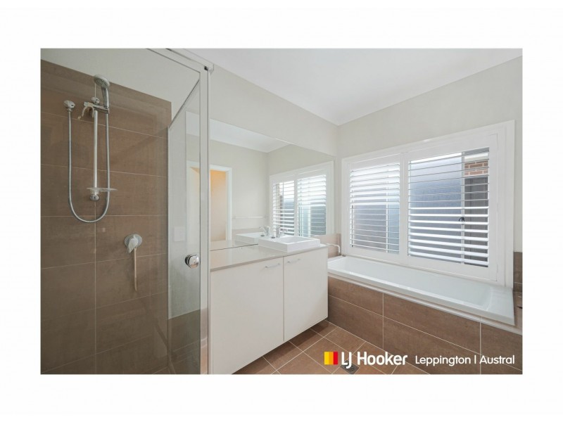 40 Donovan Boulevard, Gregory Hills NSW 2557