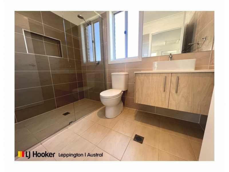 5 Pitstock Lane, Oran Park NSW 2570