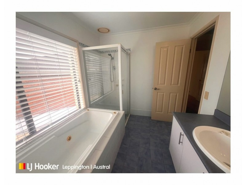 16 Gatto Place, West Hoxton NSW 2171