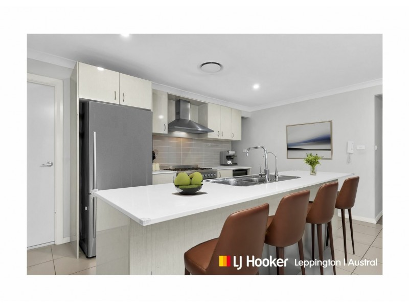 32 Buckingham Loop, Oran Park NSW 2570