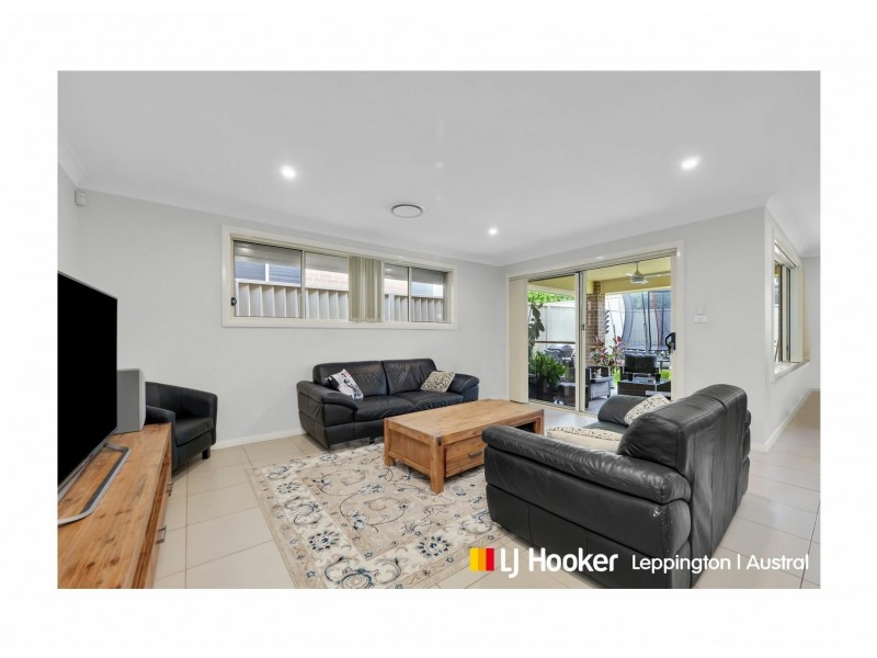 32 Buckingham Loop, Oran Park NSW 2570