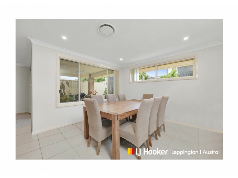 32 Buckingham Loop, Oran Park NSW 2570
