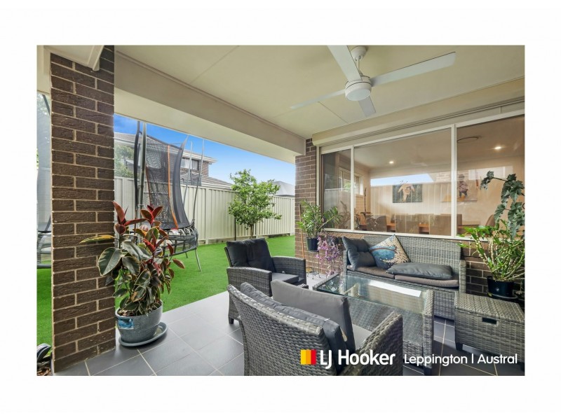32 Buckingham Loop, Oran Park NSW 2570