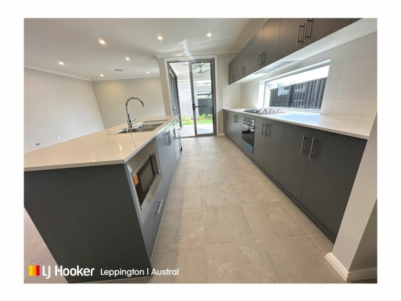 39 Thompson Road, Oran Park NSW 2570