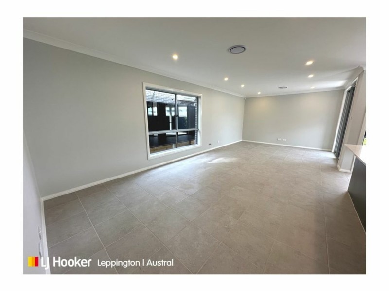 39 Thompson Road, Oran Park NSW 2570