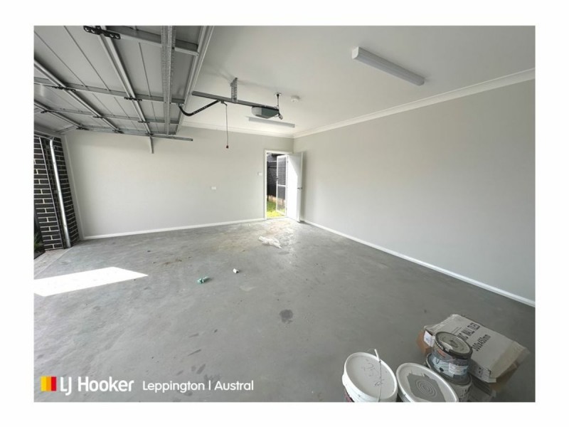 39 Thompson Road, Oran Park NSW 2570