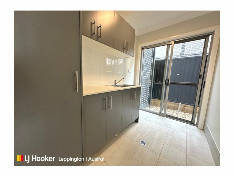 39 Thompson Road, Oran Park NSW 2570