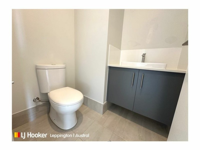 39 Thompson Road, Oran Park NSW 2570