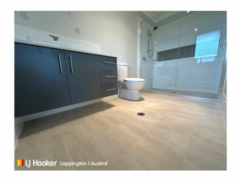 39 Thompson Road, Oran Park NSW 2570