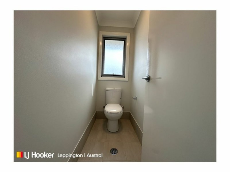 39 Thompson Road, Oran Park NSW 2570