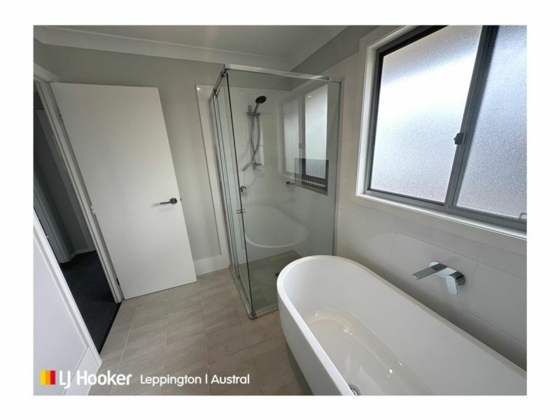 39 Thompson Road, Oran Park NSW 2570