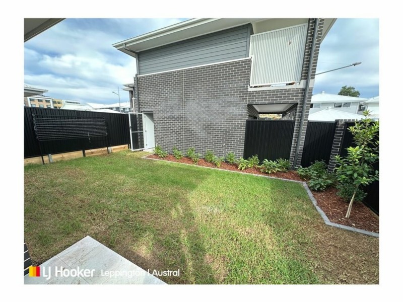 39 Thompson Road, Oran Park NSW 2570