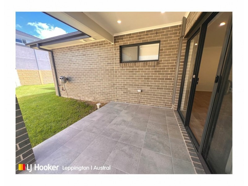 2/24 Dempsey Street, Denham Court NSW 2565