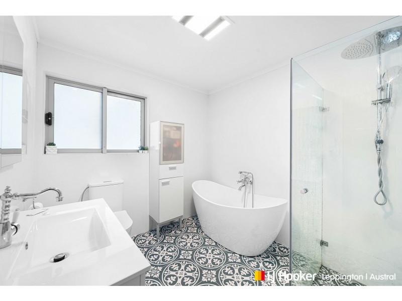 35 Robens Crescent, Catherine Field NSW 2557