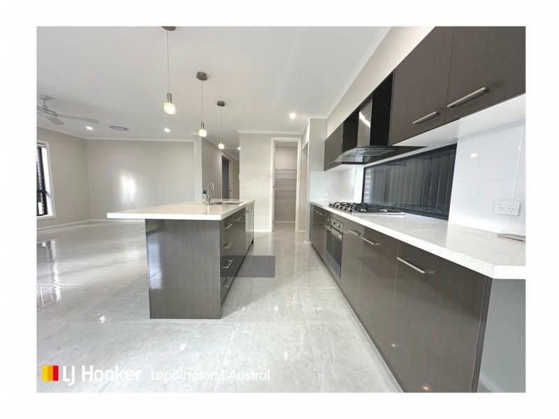 6 Eclipse Street, Oran Park NSW 2570