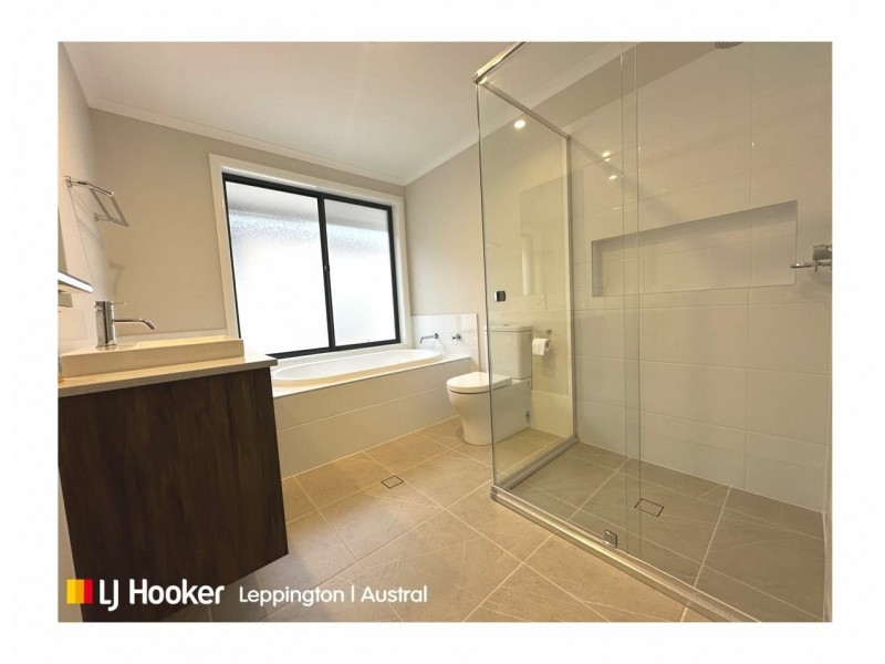 6 Eclipse Street, Oran Park NSW 2570