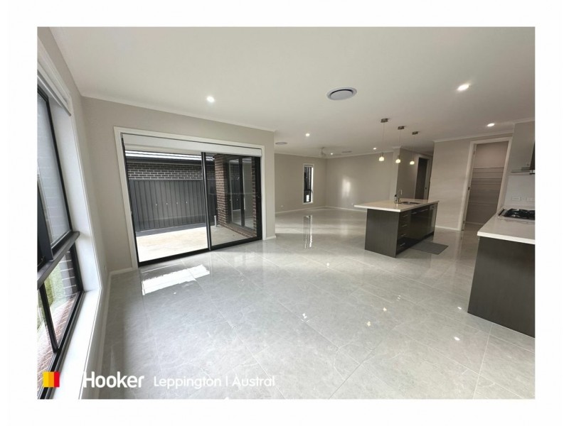 6 Eclipse Street, Oran Park NSW 2570