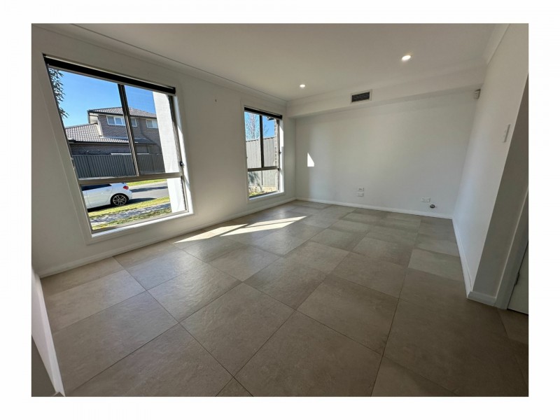 1 Yass Street, Gregory Hills NSW 2557