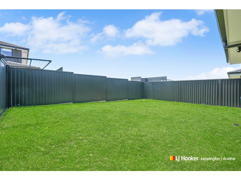 18 Harrismith Crescent, Austral NSW 2179