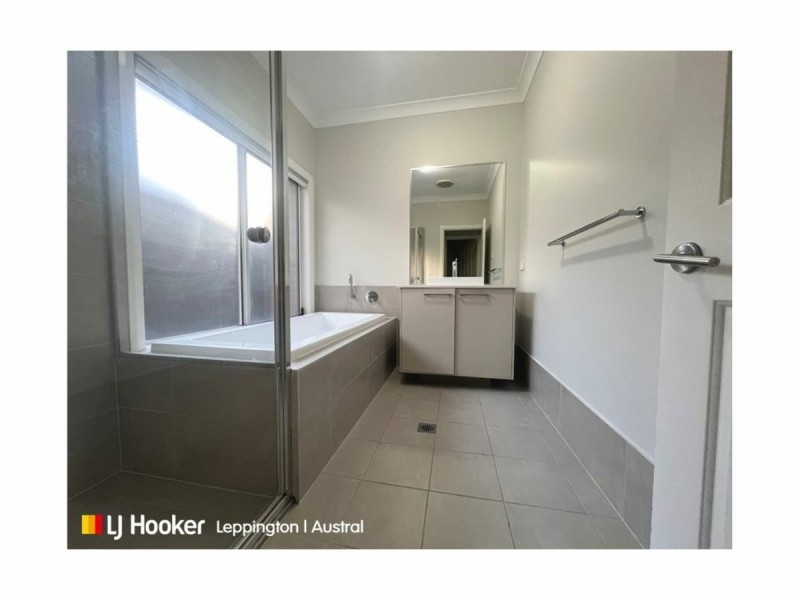 18 Winter Street, Denham Court NSW 2565