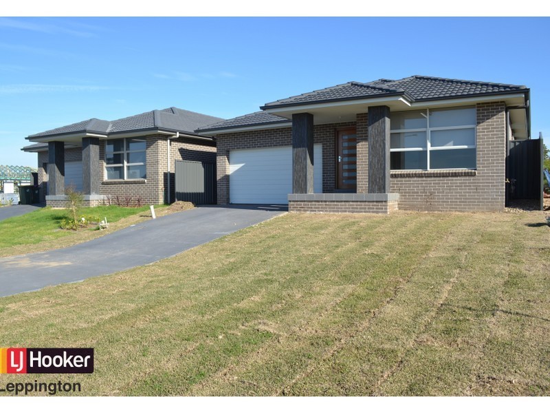 27 Oaklands Circuit, Gregory Hills NSW 2557