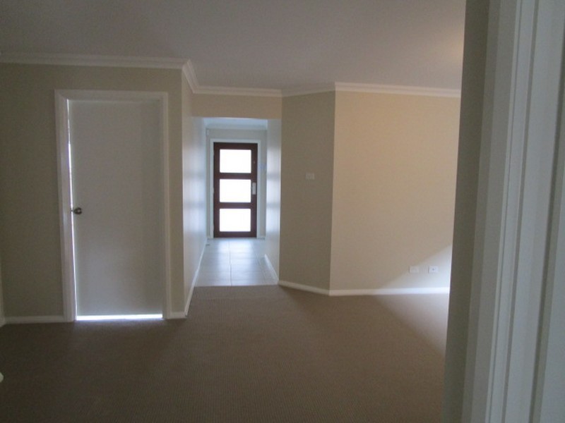 33 Rochford Road, Gregory Hills NSW 2557