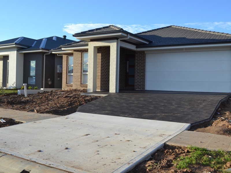 33 Rochford Road, Gregory Hills NSW 2557