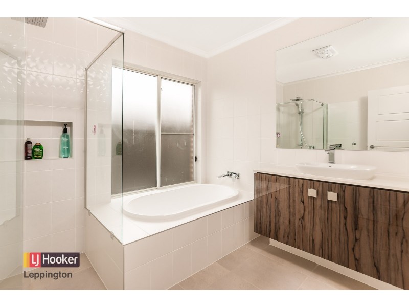 66 Bourne Ridge, Oran Park NSW 2570