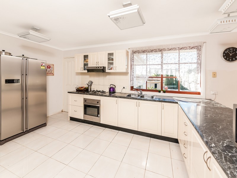 7 Angus Place, St Andrews NSW 2566