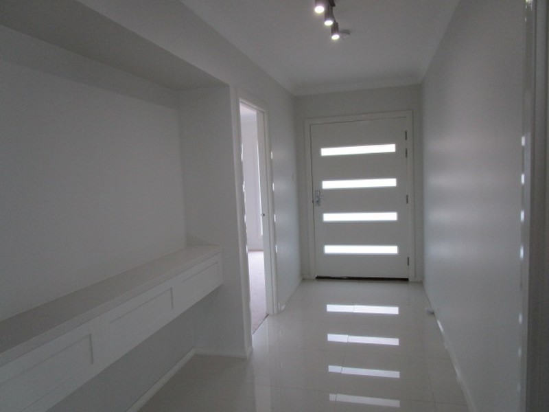 8 Panama Avenue, Denham Court NSW 2565