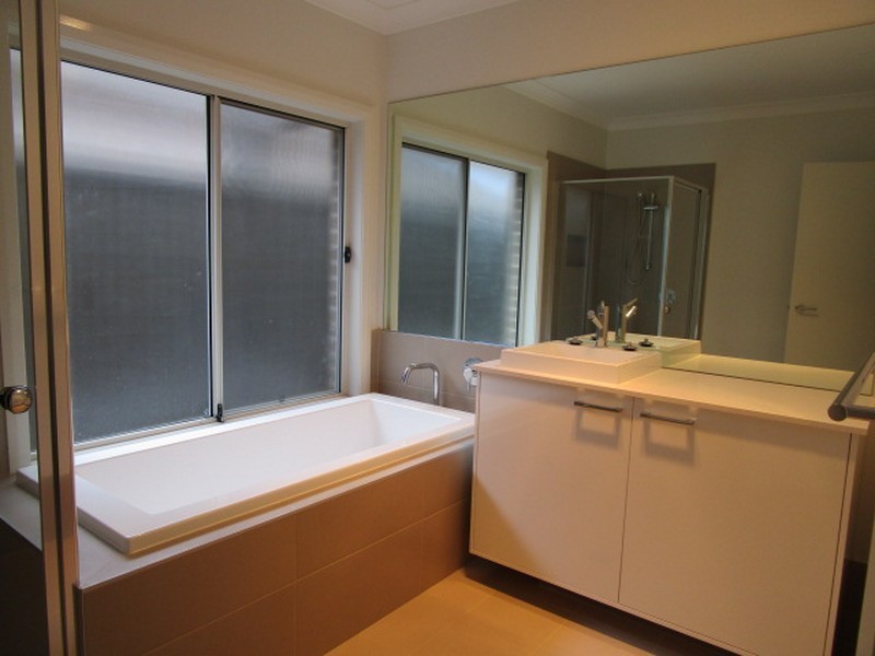 8 Panama Avenue, Denham Court NSW 2565