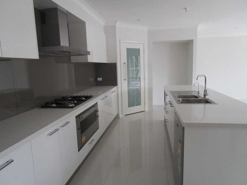 8 Panama Avenue, Denham Court NSW 2565