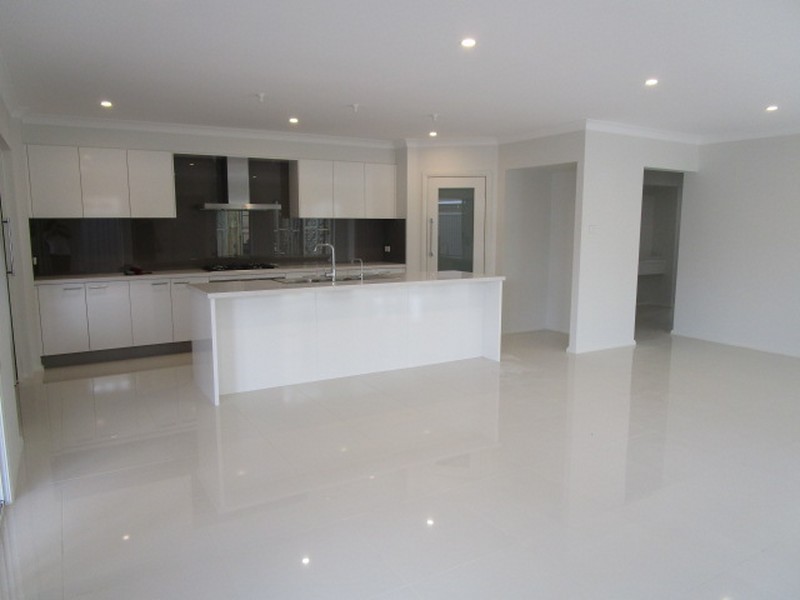 8 Panama Avenue, Denham Court NSW 2565