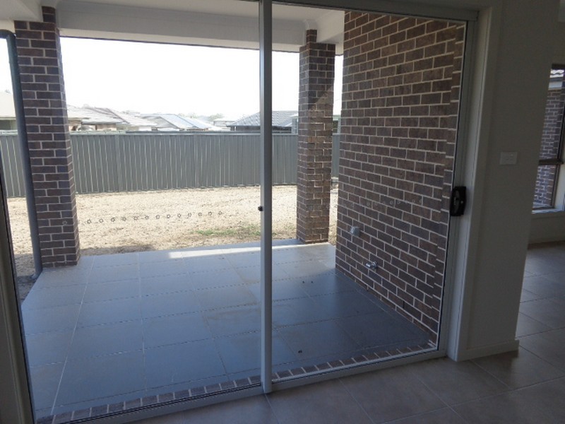 42 Spitzer Street, Gregory Hills NSW 2557