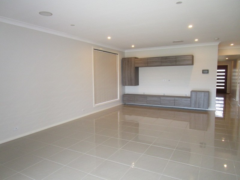 33 Faverolle Drive, Spring Farm NSW 2570