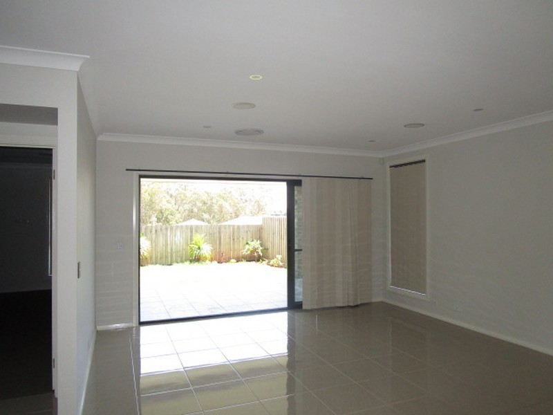 33 Faverolle Drive, Spring Farm NSW 2570
