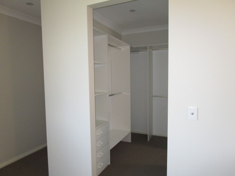 33 Faverolle Drive, Spring Farm NSW 2570