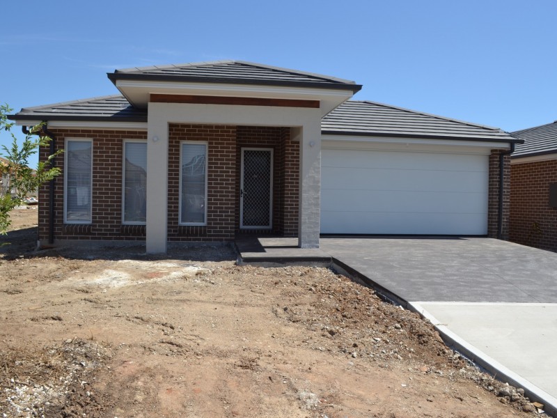9 Glycine Street, Denham Court NSW 2565