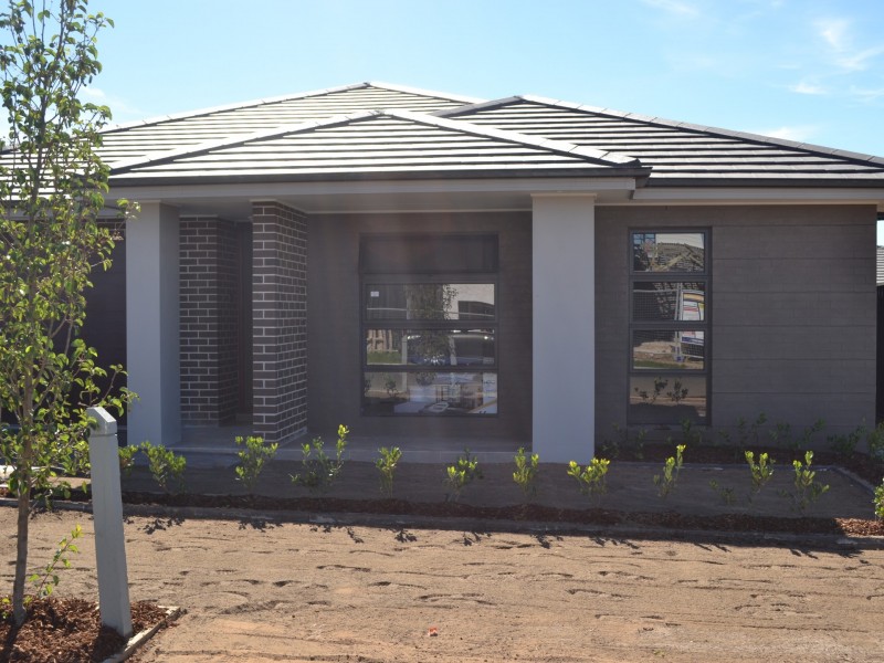 17 Milton Circuit, Oran Park NSW 2570