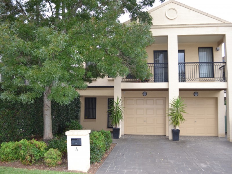 4 Lakeland Circuit, Harrington Park NSW 2567