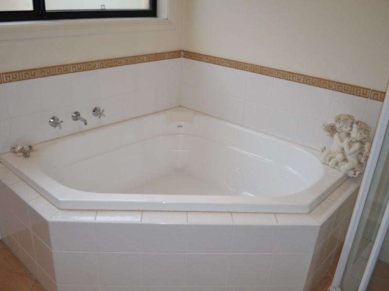 4 Lakeland Circuit, Harrington Park NSW 2567