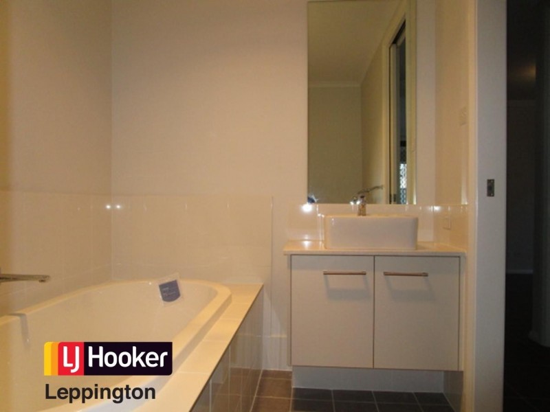 13 Glycine Street, Denham Court NSW 2565