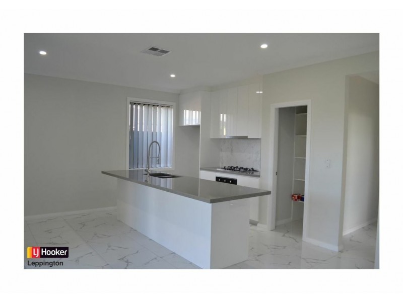 85 Sawsedge Avenue, Denham Court NSW 2565